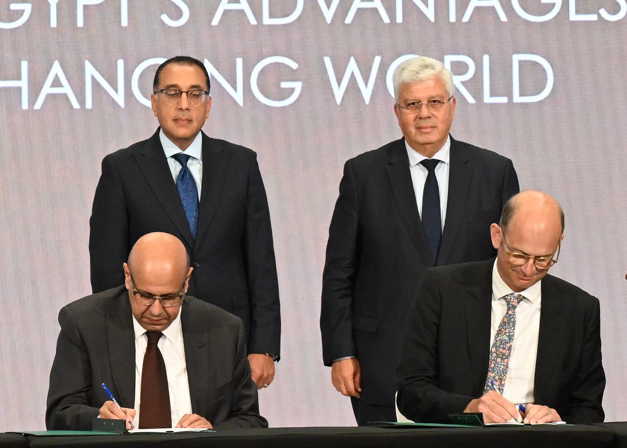 "Agreement to Establish International Green Hydrogen Center  with Nile University"